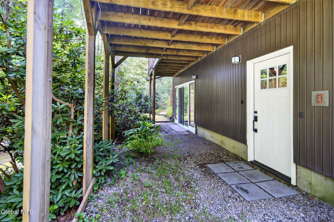 Valatie, New York, 12184, United States, 5 Bedrooms Bedrooms, ,3 BathroomsBathrooms,Residential,For Sale,1924980