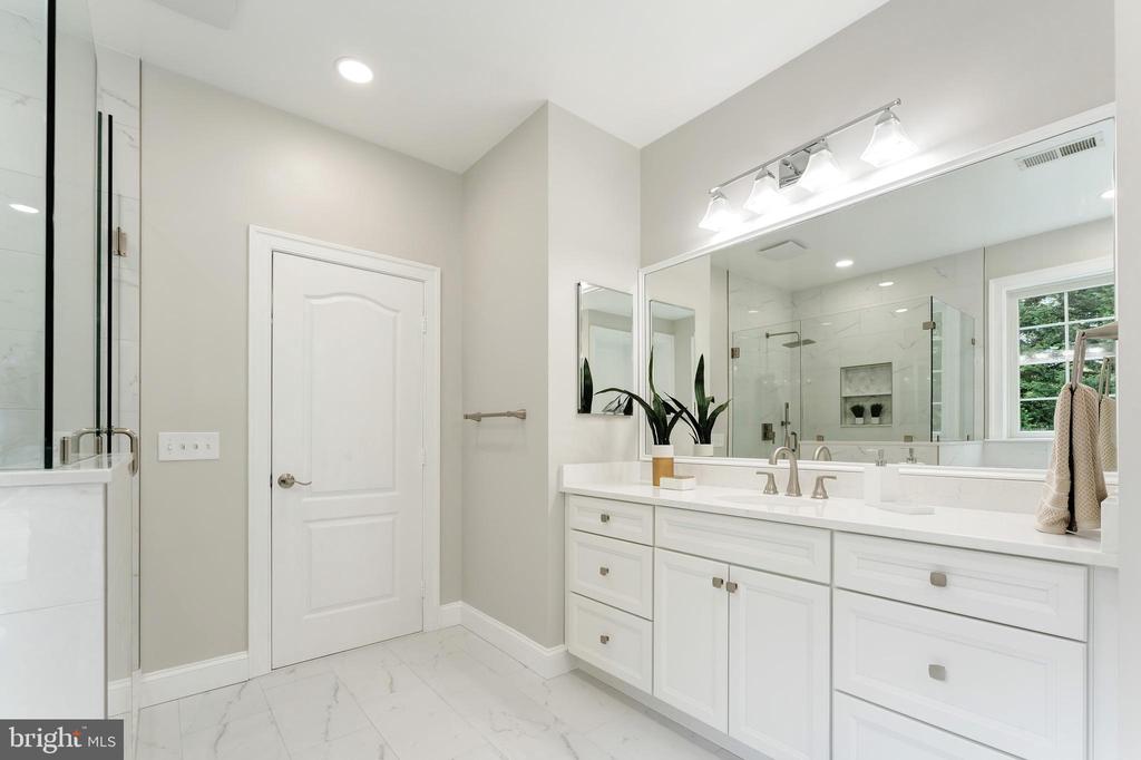 Fairfax, Virginia, 22033, United States, 6 Bedrooms Bedrooms, ,6 BathroomsBathrooms,Residential,For Sale,1973786