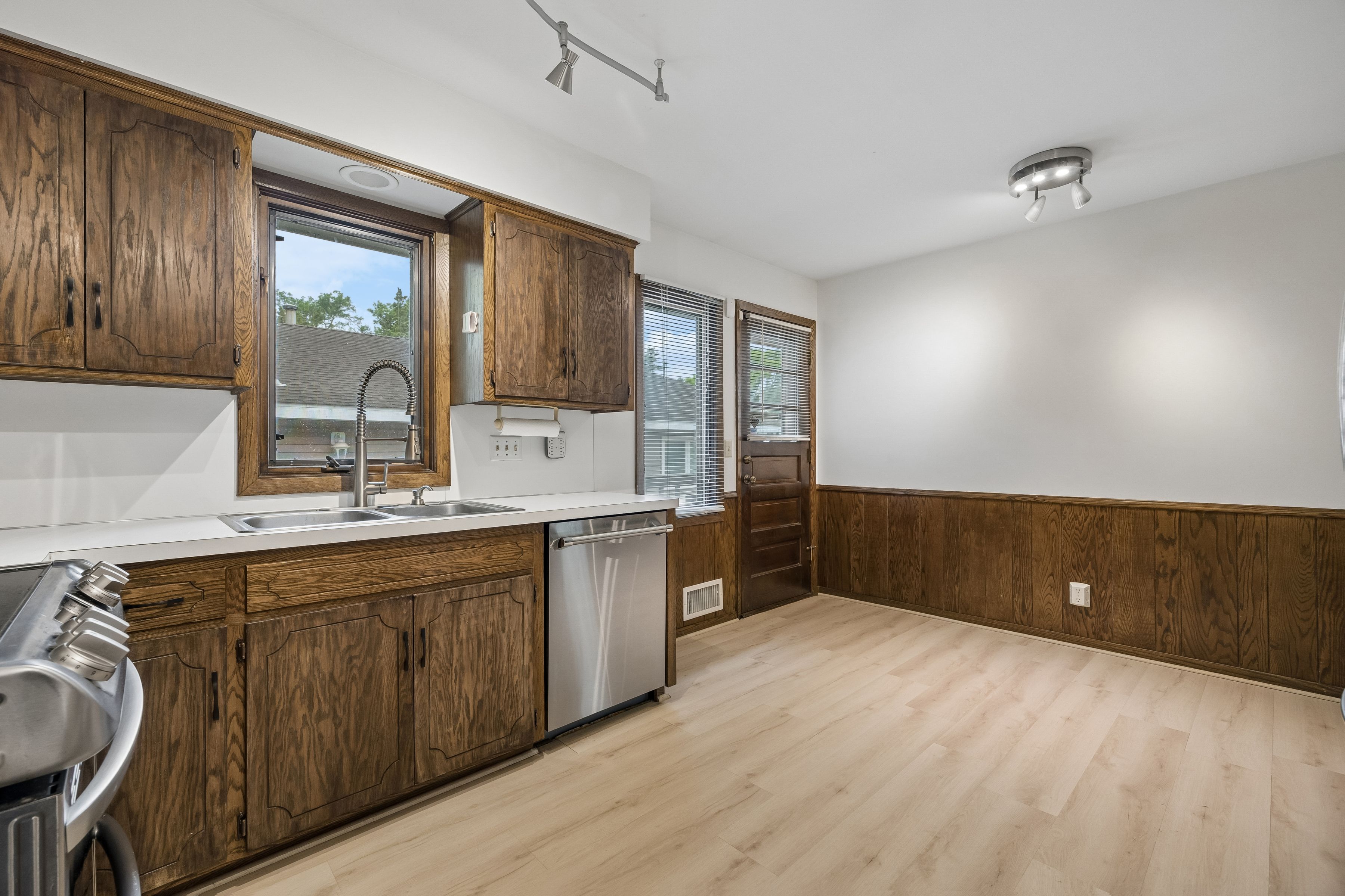 Classic Edina Charm With Room to Make Yours - 物件實景