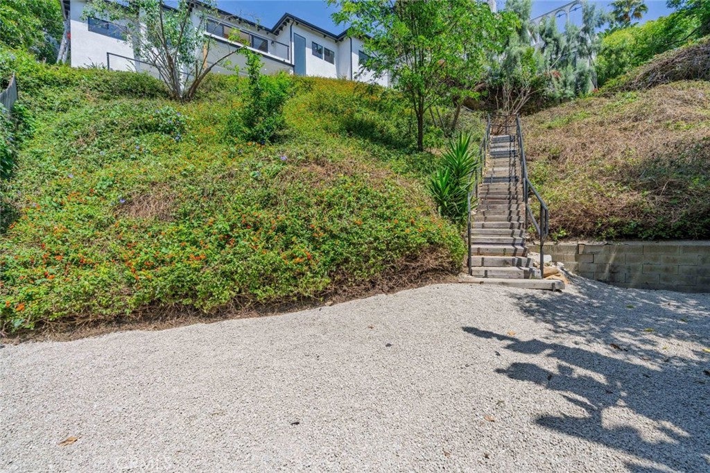 Los Angeles, California, 90026, United States, 3 Bedrooms Bedrooms, ,3 BathroomsBathrooms,Residential,For Sale,2040184