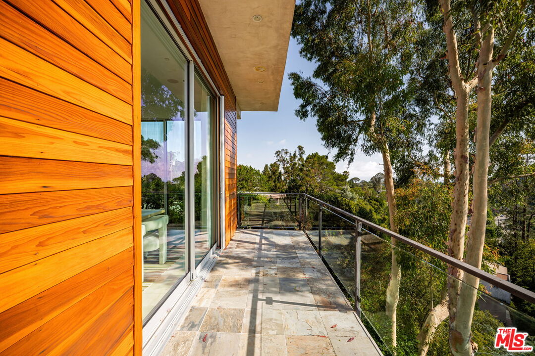 Los Angeles, California, 90049, United States, 4 Bedrooms Bedrooms, ,5 BathroomsBathrooms,Residential,For Sale,1901289