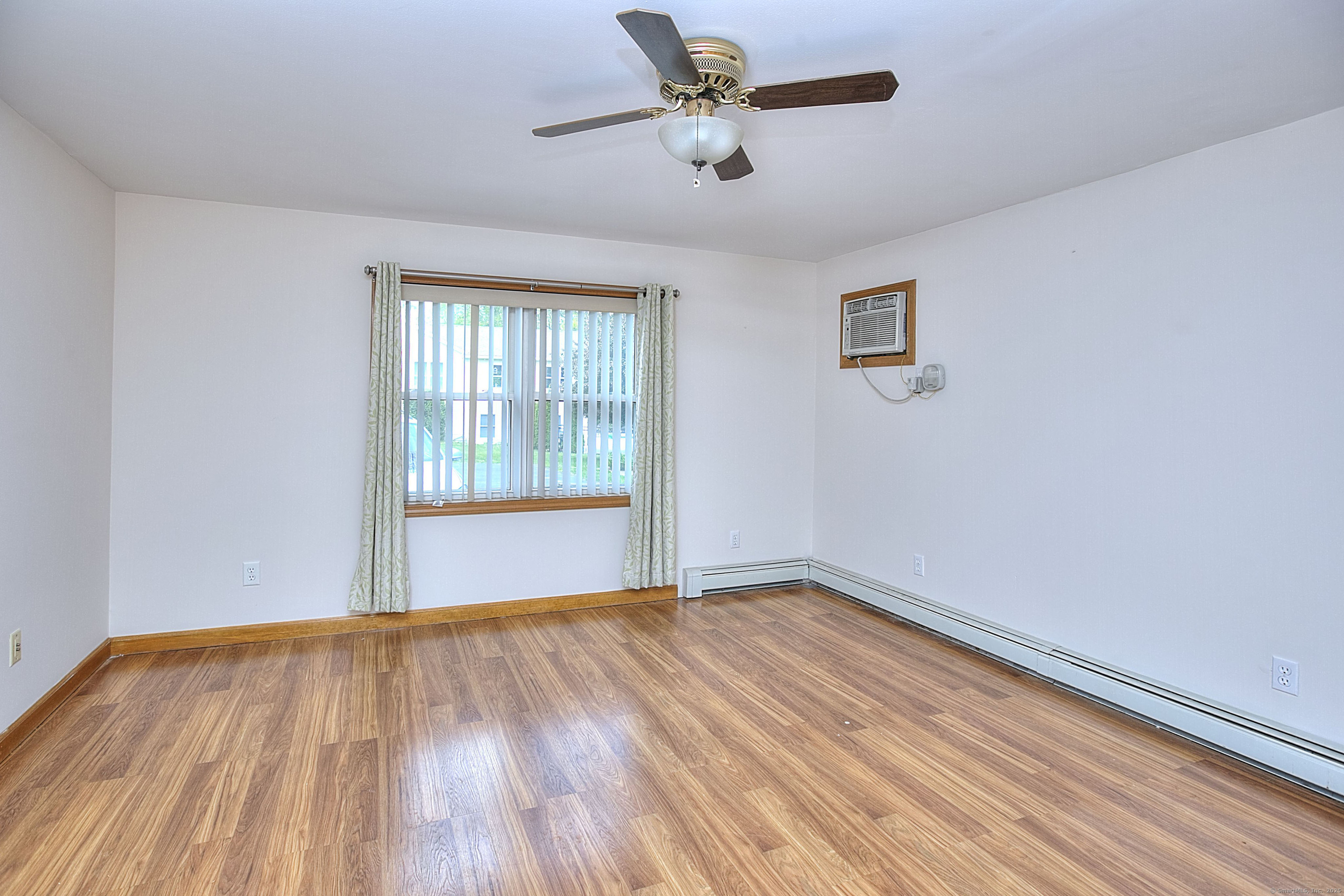 Seymour, Connecticut, 06483, United States, 4 Bedrooms Bedrooms, ,4 BathroomsBathrooms,Residential,For Sale,1820200