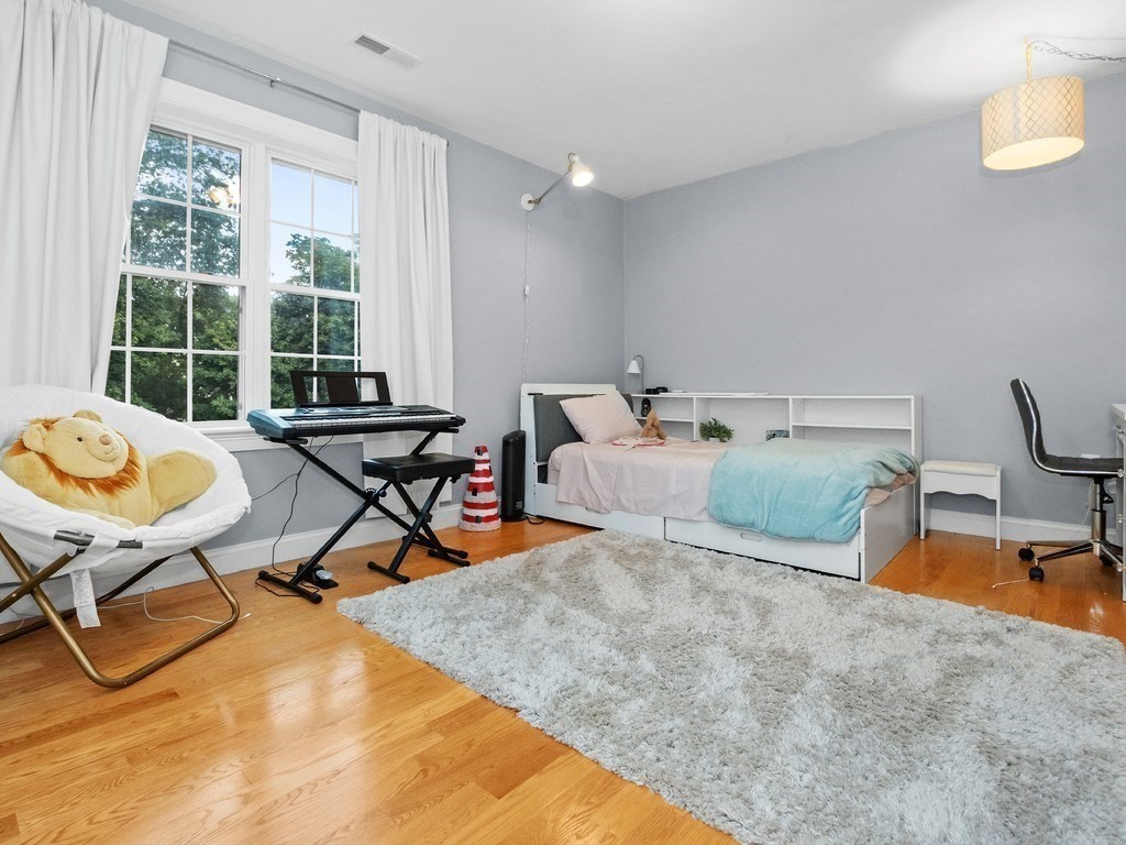 Waltham, Massachusetts, 02451, United States, 4 Bedrooms Bedrooms, ,5 BathroomsBathrooms,Residential,For Sale,1940187