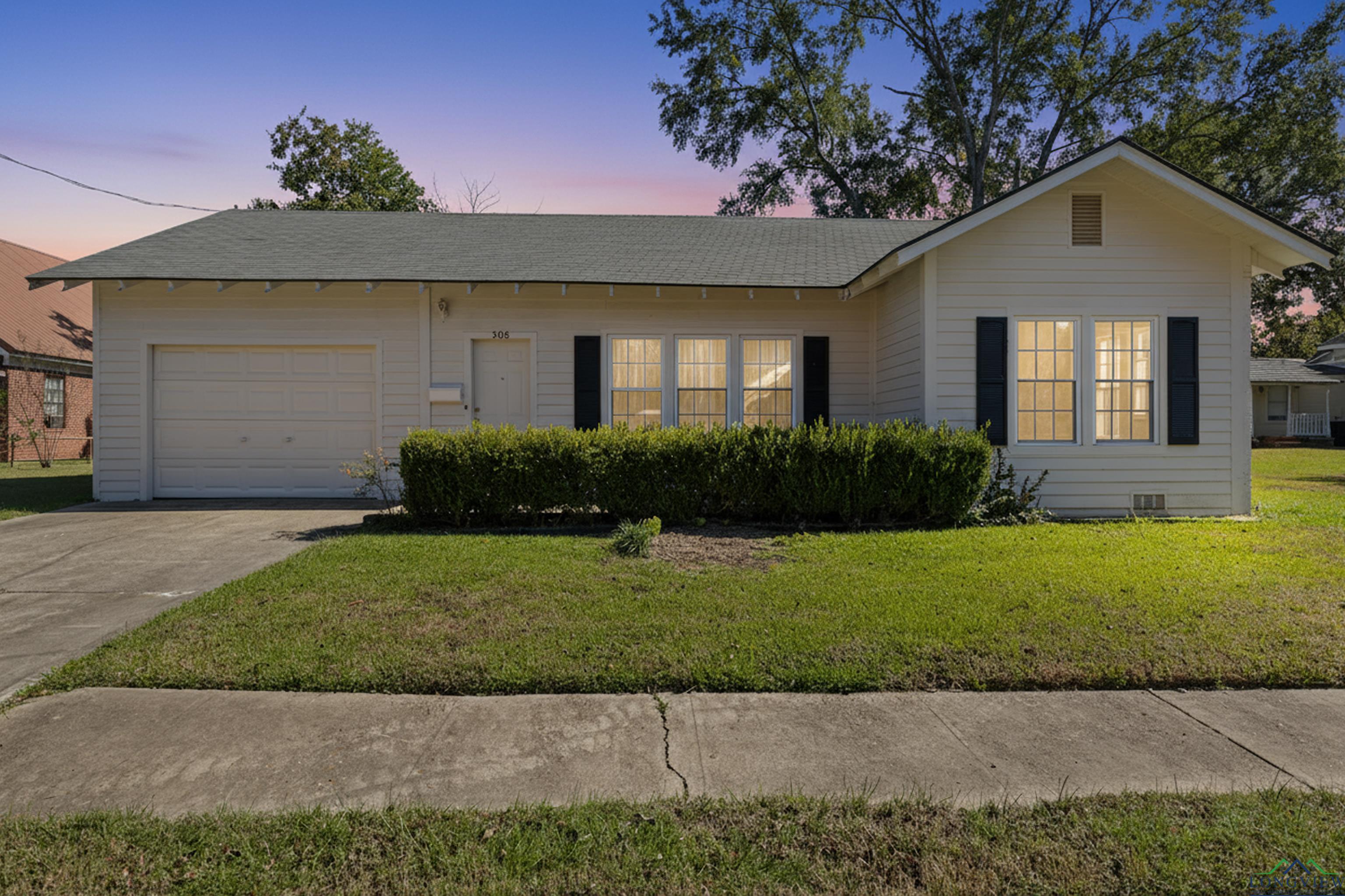 Jefferson, Texas, 75657, United States, 4 Bedrooms Bedrooms, ,4 BathroomsBathrooms,Residential,For Sale,1985697