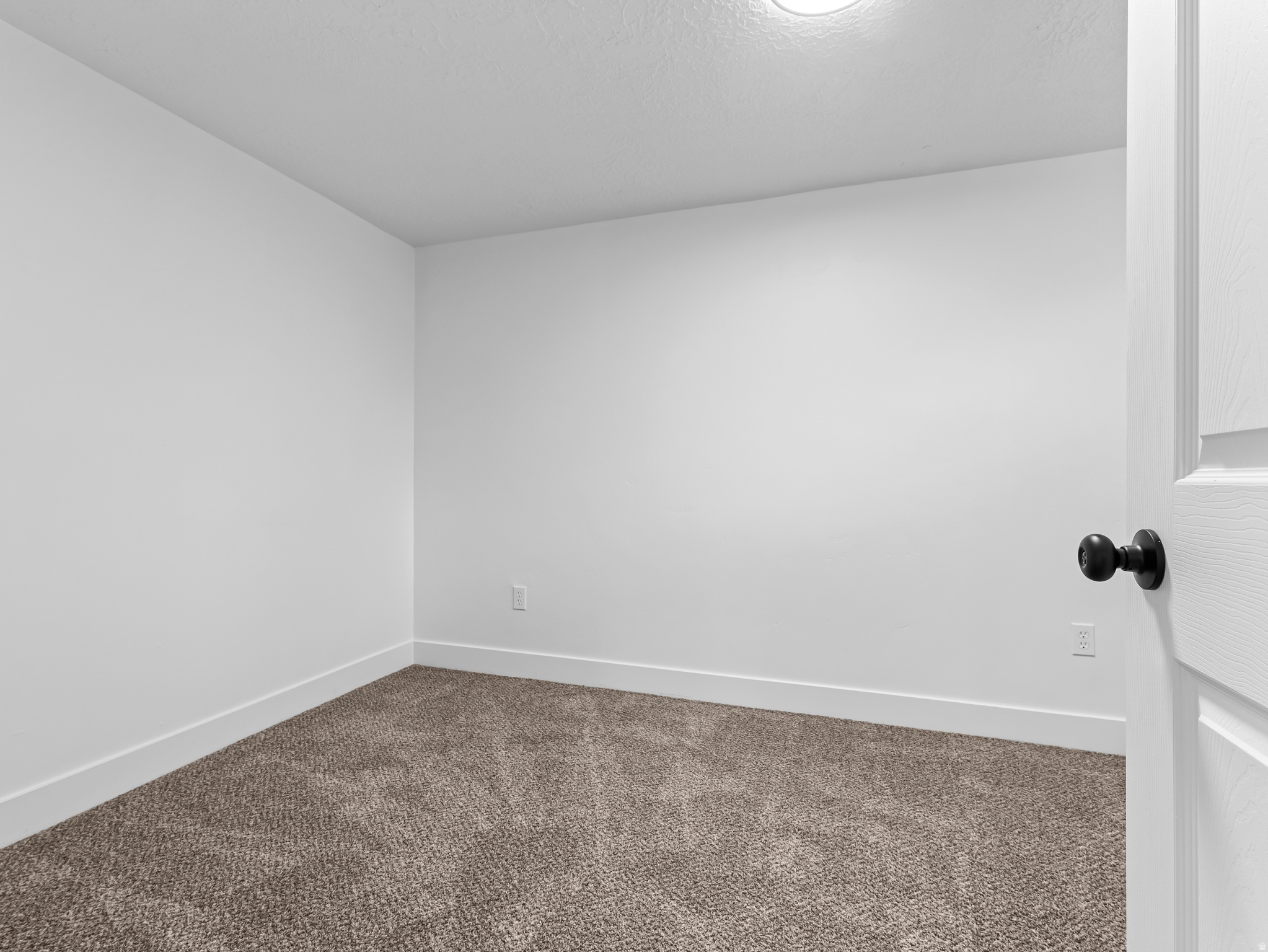 Murray, Utah, 84117, United States, 6 Bedrooms Bedrooms, ,2 BathroomsBathrooms,Residential,For Sale,1989540