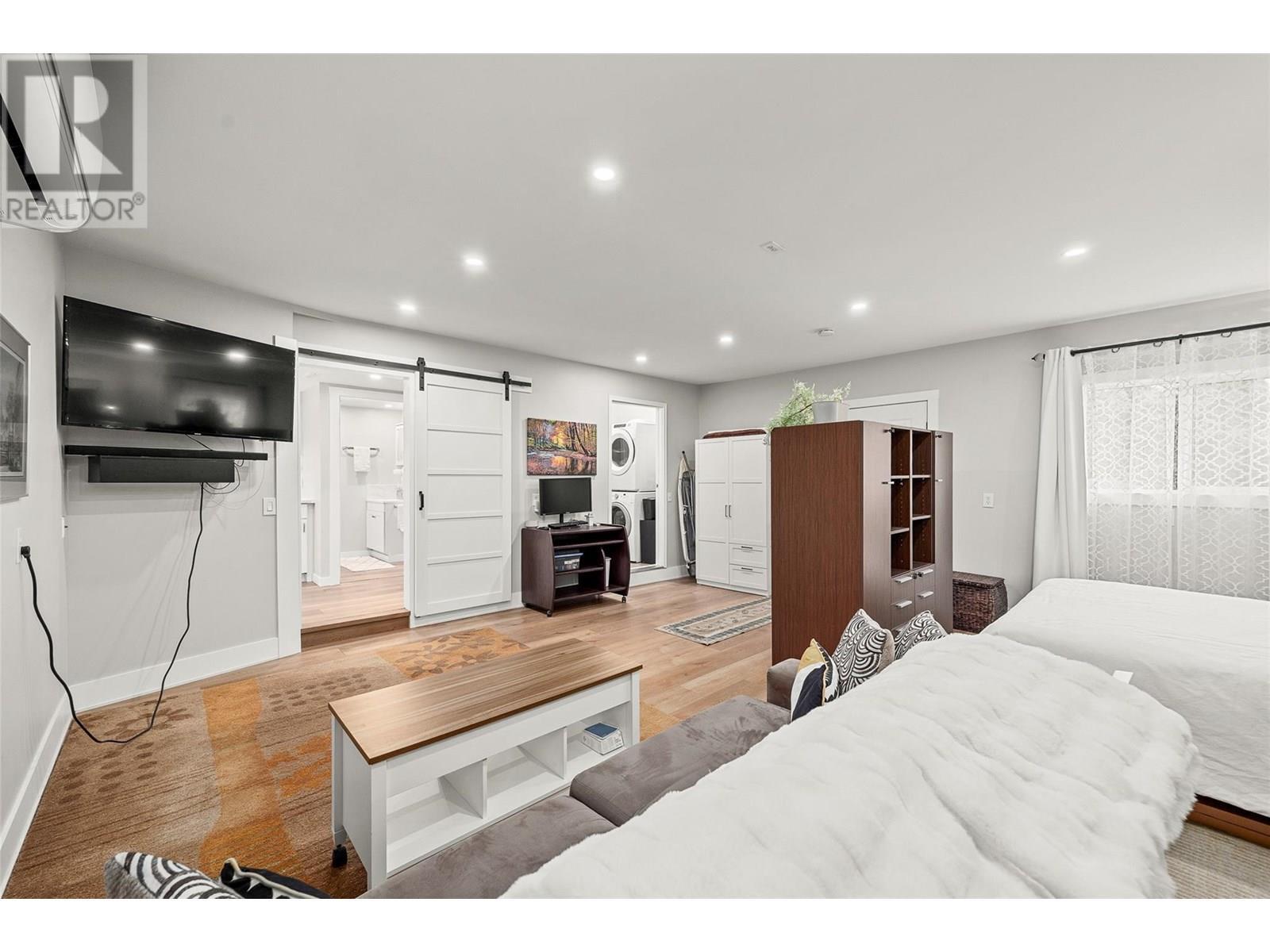 KELOWNA, British Columbia, V1X 5W5, CA, 3 Bedrooms Bedrooms, ,2 BathroomsBathrooms,Residential,For Sale,1950193