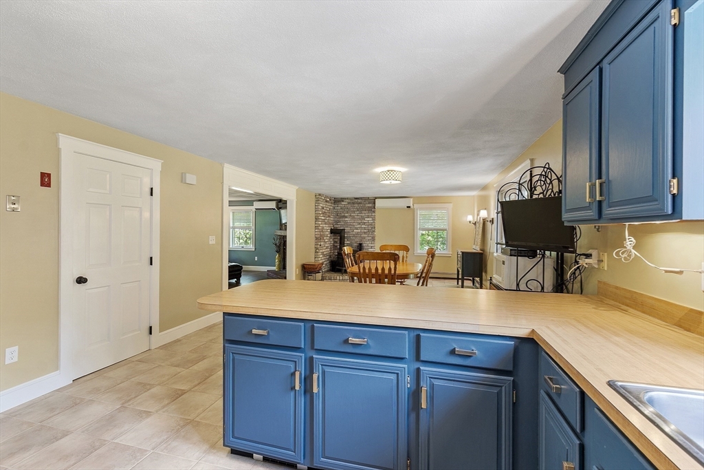 Lunenburg, Massachusetts, 01462, United States, 4 Bedrooms Bedrooms, ,3 BathroomsBathrooms,Residential,For Sale,1885321