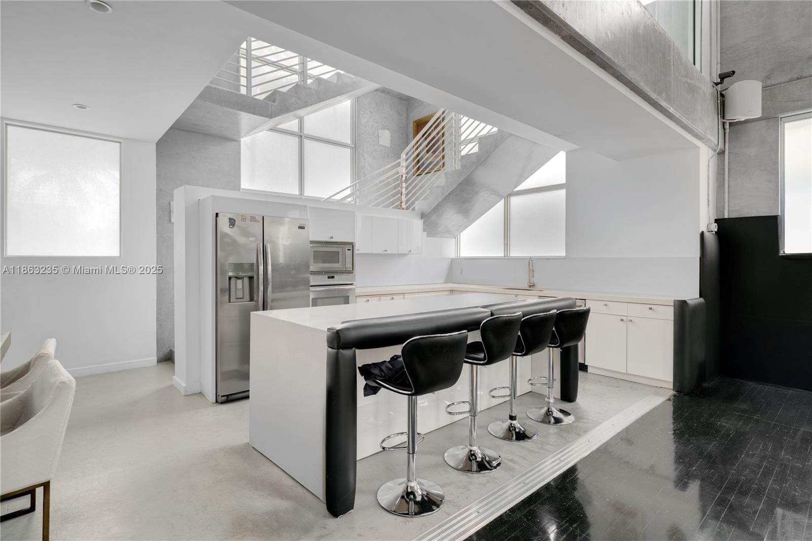 Miami Beach, Florida, 33140, United States, 2 Bedrooms Bedrooms, ,2 BathroomsBathrooms,Residential,For Sale,1924607