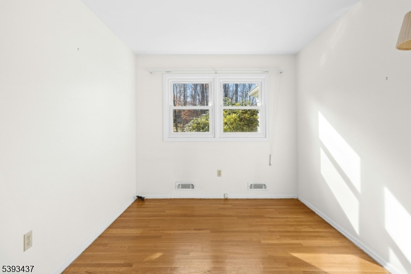 Berkeley Heights Twp., New Jersey, 07922, United States, 4 Bedrooms Bedrooms, ,2 BathroomsBathrooms,Residential,For Sale,2003400