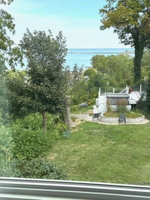 St. Joseph, Michigan, 49085, United States, 2 Bedrooms Bedrooms, ,4 BathroomsBathrooms,Residential,For Sale,1949511