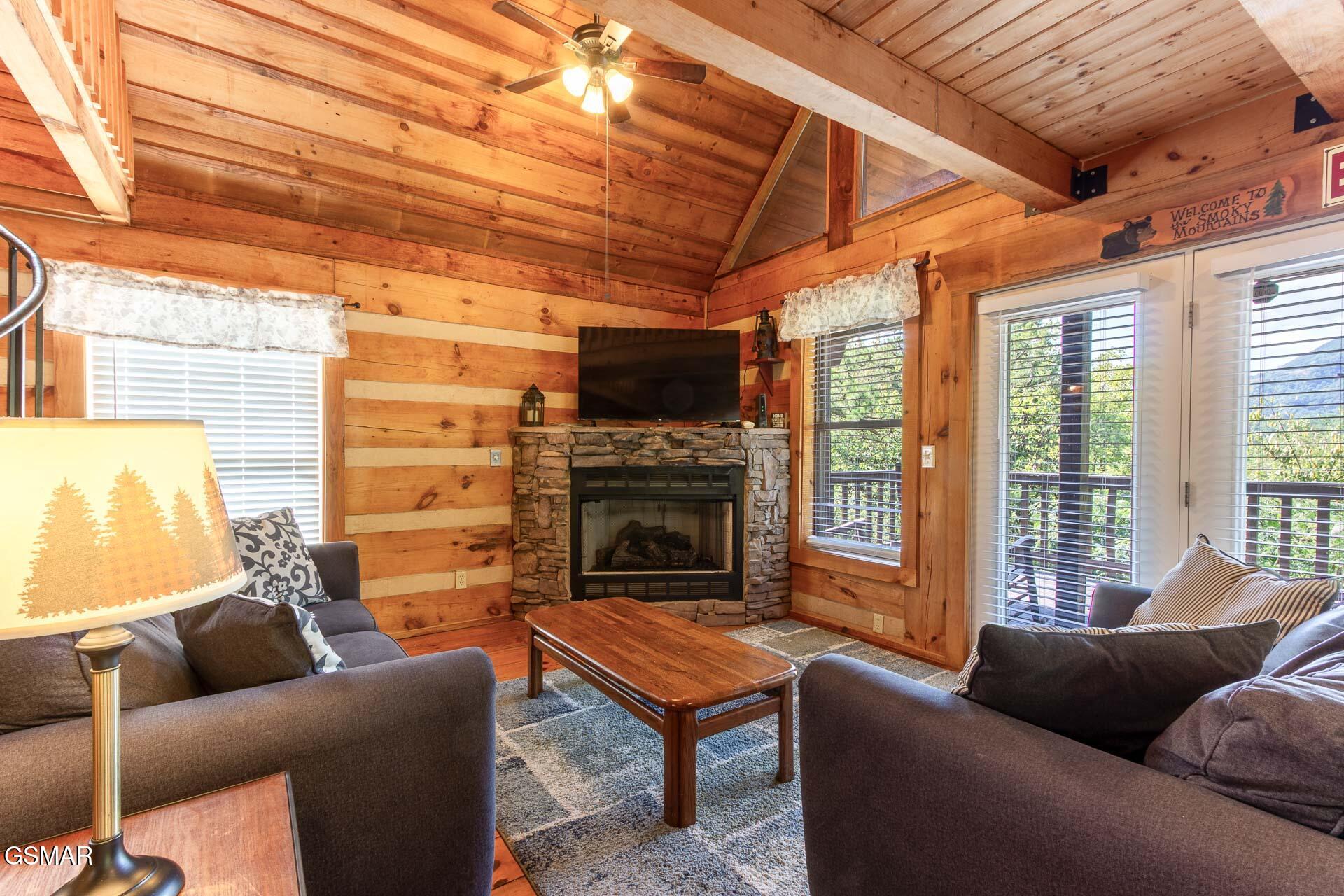 Sevierville, Tennessee, 37876, United States, 2 Bedrooms Bedrooms, ,3 BathroomsBathrooms,Residential,For Sale,1977438