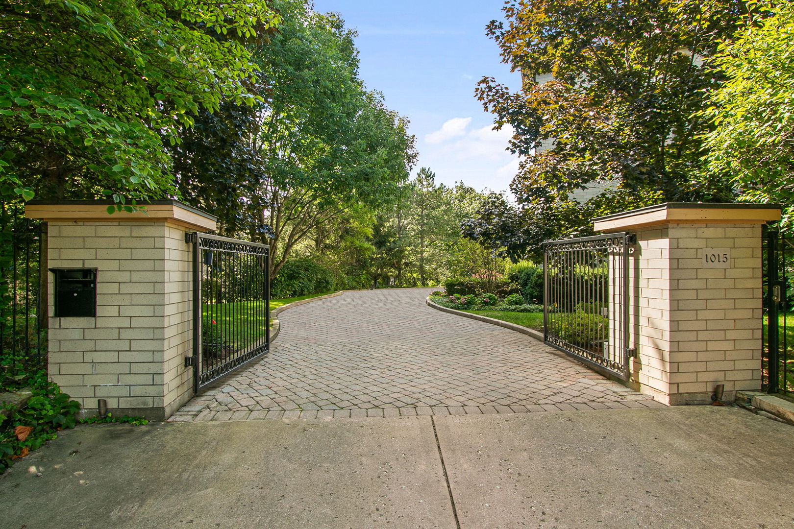 Winnetka, Illinois, 60093, United States, 6 Bedrooms Bedrooms, ,8 BathroomsBathrooms,Residential,For Sale,1991564