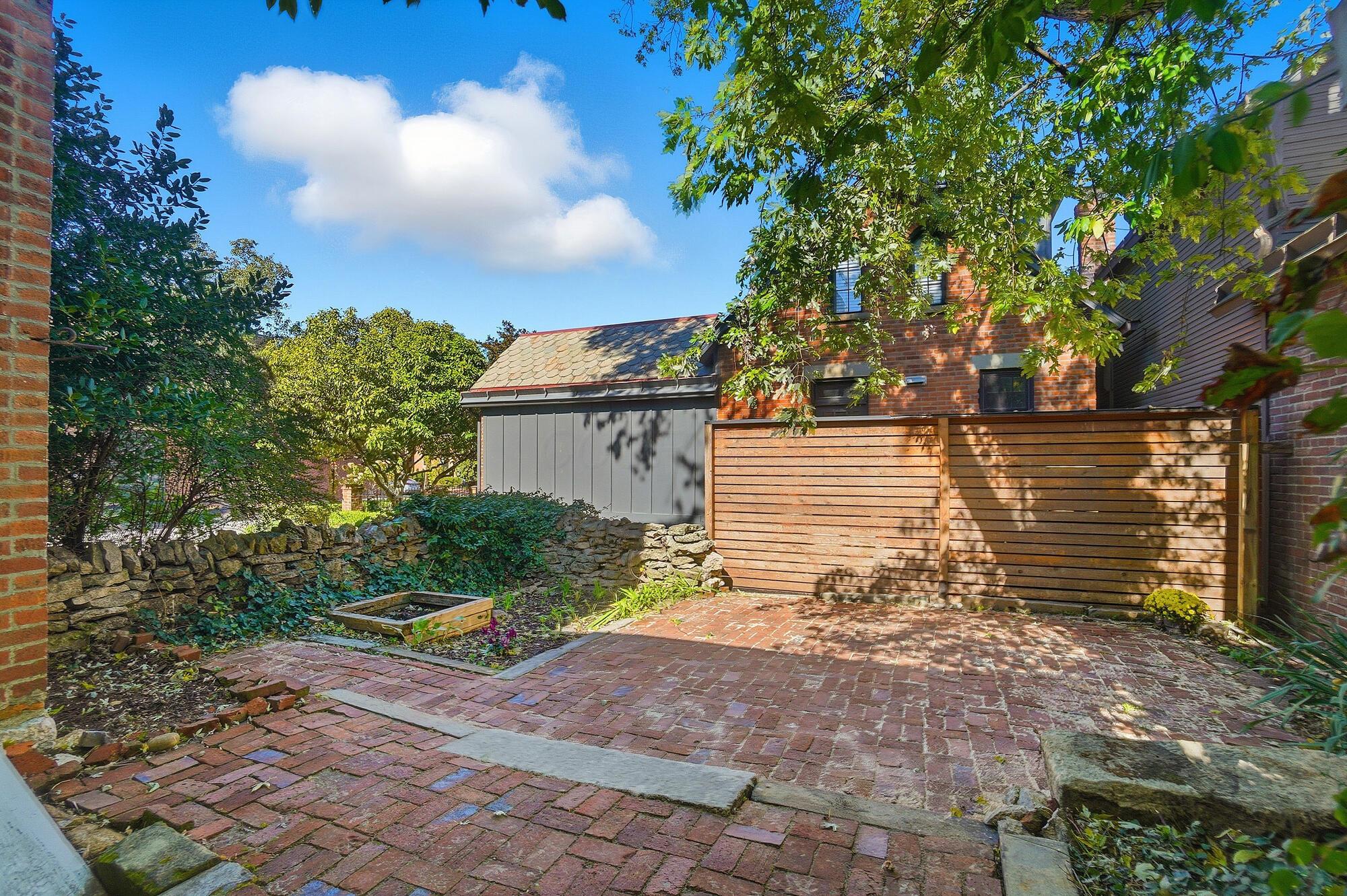 Columbus, Ohio, 43206, United States, 2 Bedrooms Bedrooms, ,2 BathroomsBathrooms,Residential,For Sale,1970918