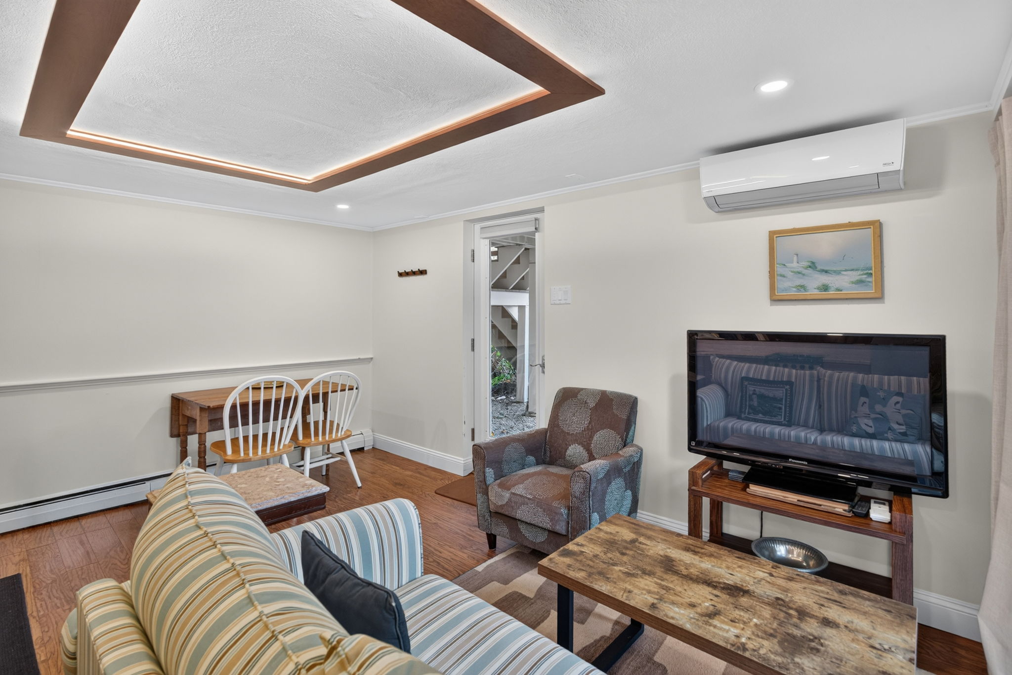  Enjoy the West End with Two Private Outdoor Spaces - 物件實景