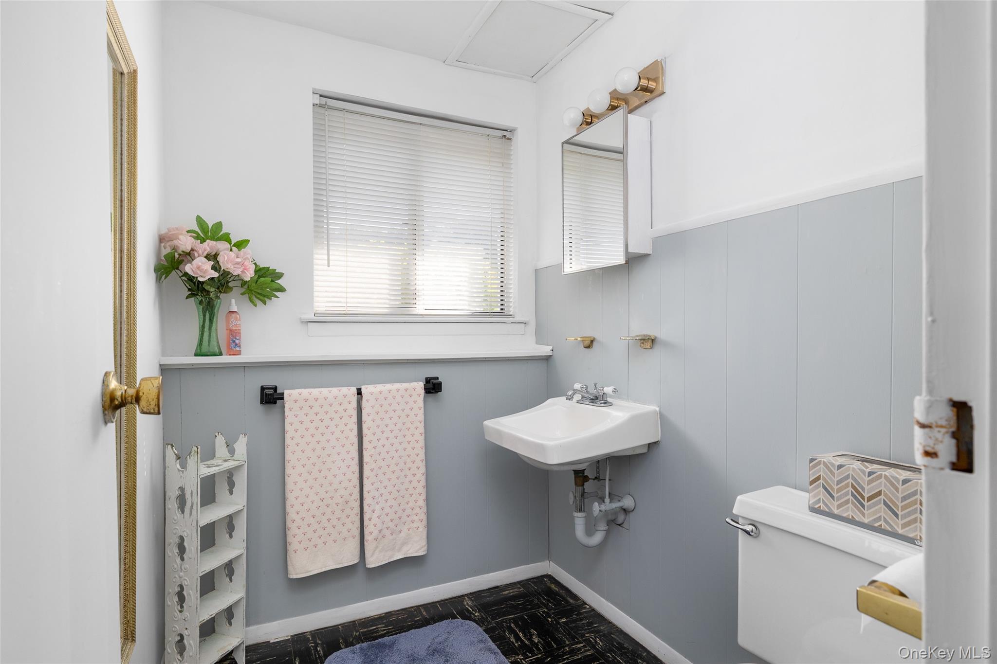 Deer Park, New York, 11729, United States, 5 Bedrooms Bedrooms, ,3 BathroomsBathrooms,Residential,For Sale,1938283