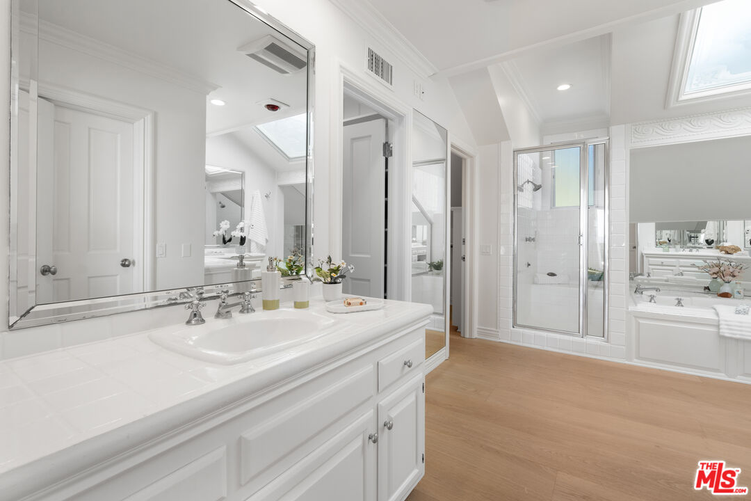 Malibu, California, 90265, United States, 5 Bedrooms Bedrooms, ,2 BathroomsBathrooms,Residential,For Sale,1752333