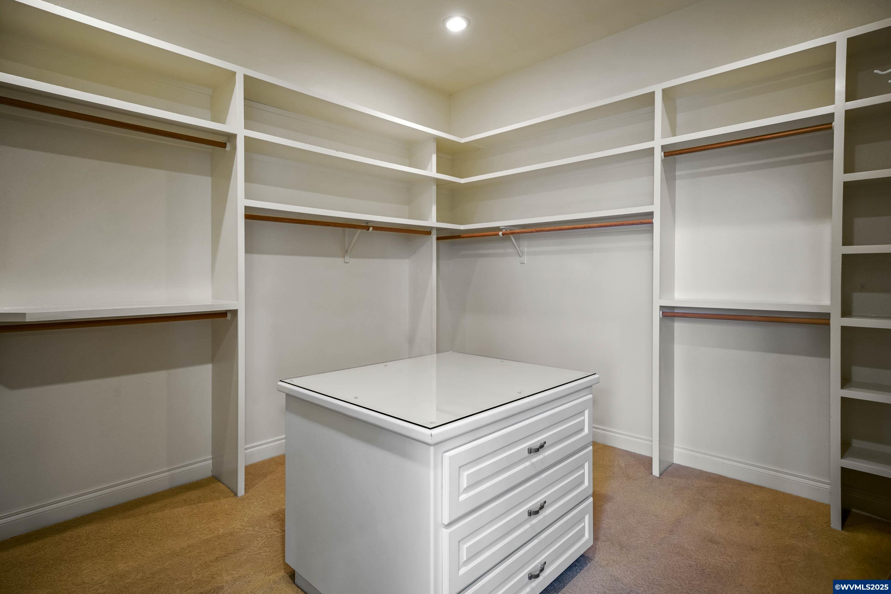 Turner, Oregon, 97392, United States, 4 Bedrooms Bedrooms, ,3 BathroomsBathrooms,Residential,For Sale,1827852