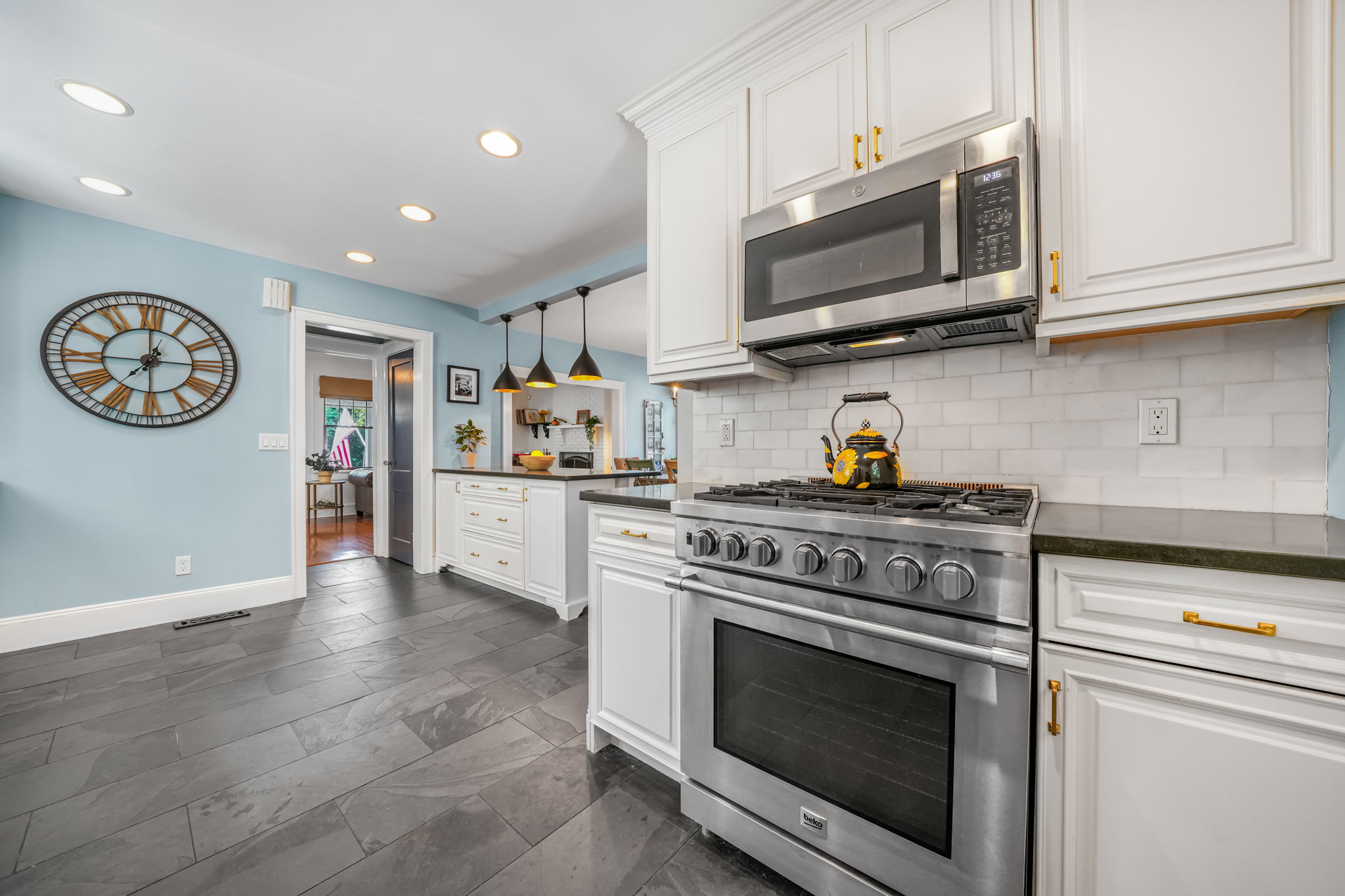 Midland Park, New Jersey, 07432, United States, 4 Bedrooms Bedrooms, ,4 BathroomsBathrooms,Residential,For Sale,1975640