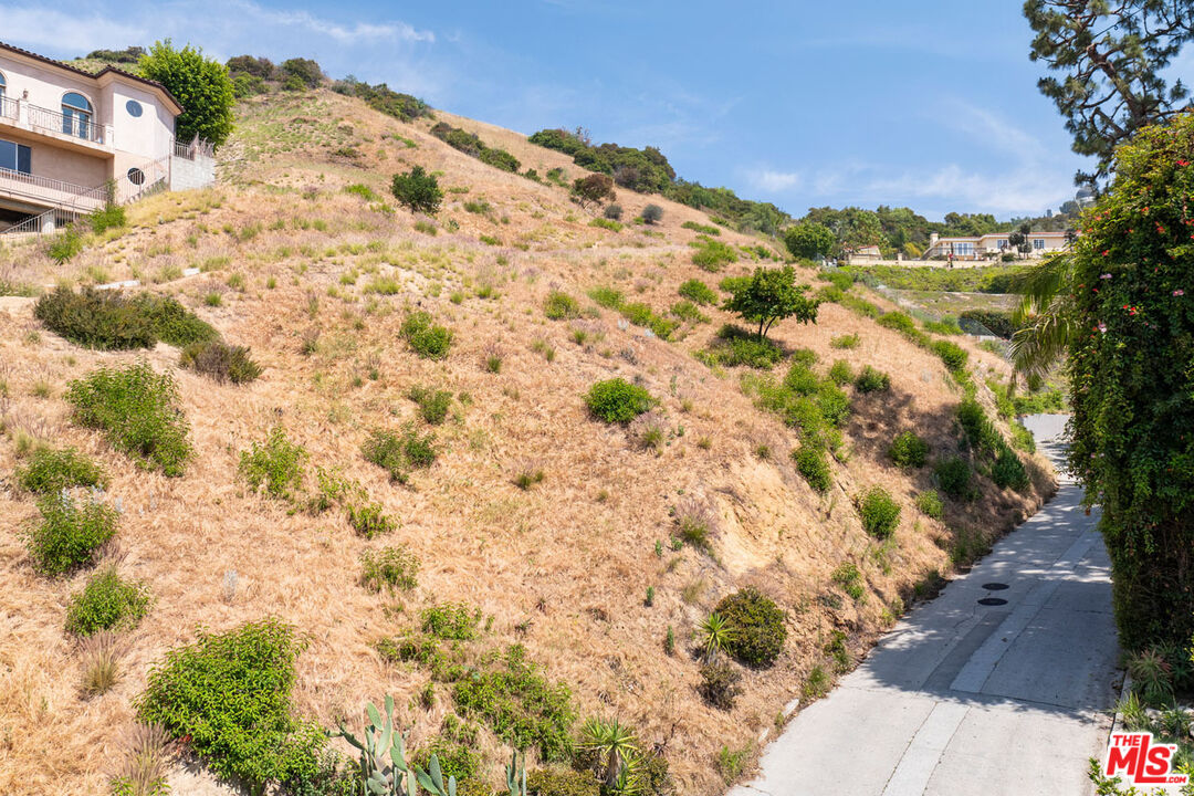 Los Angeles, California, 90027, United States, ,Land,For Sale,1849862