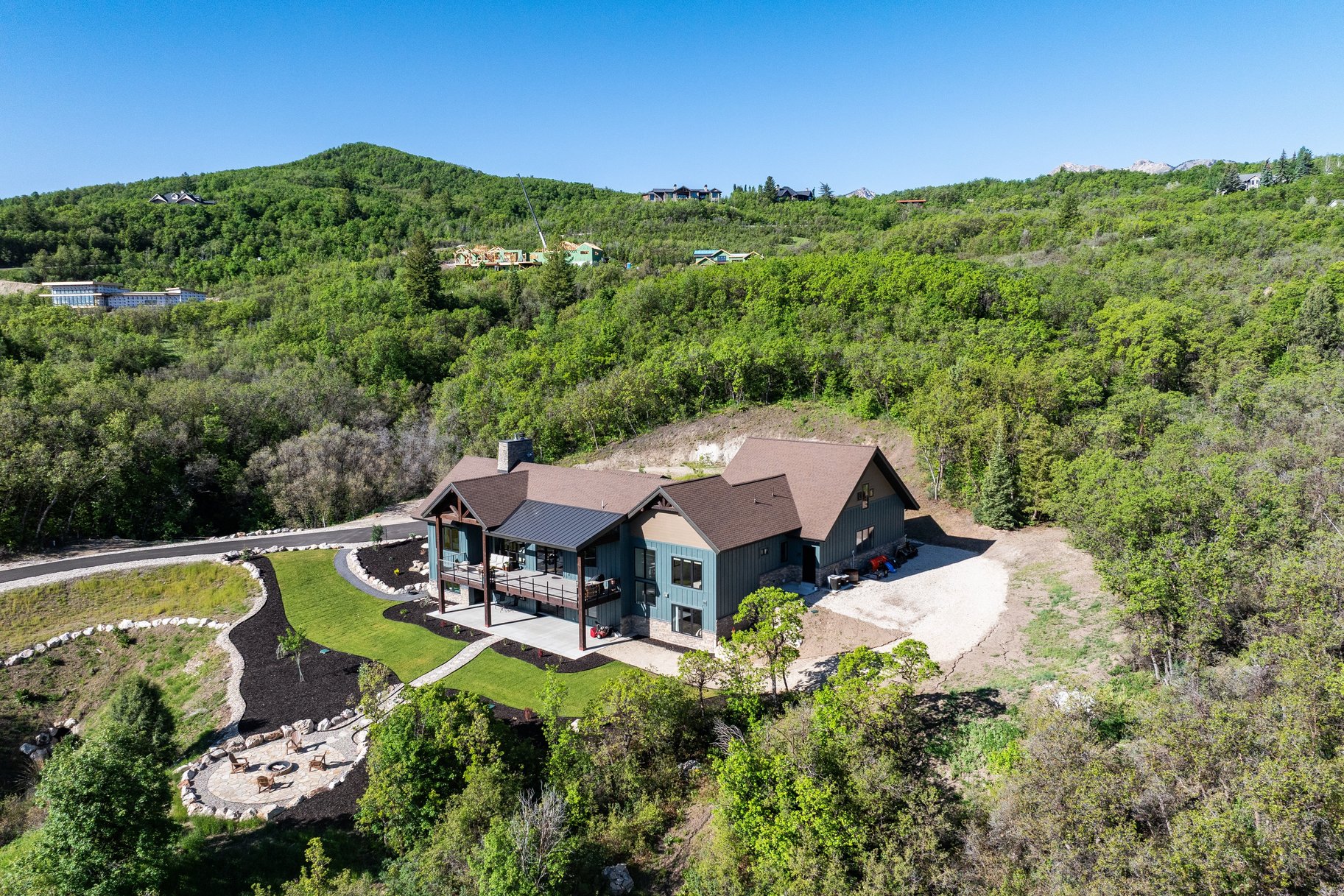  Welcome to a Private Mountain Luxury Retreat on Iconic Old Snowbasin Road - 物件實景