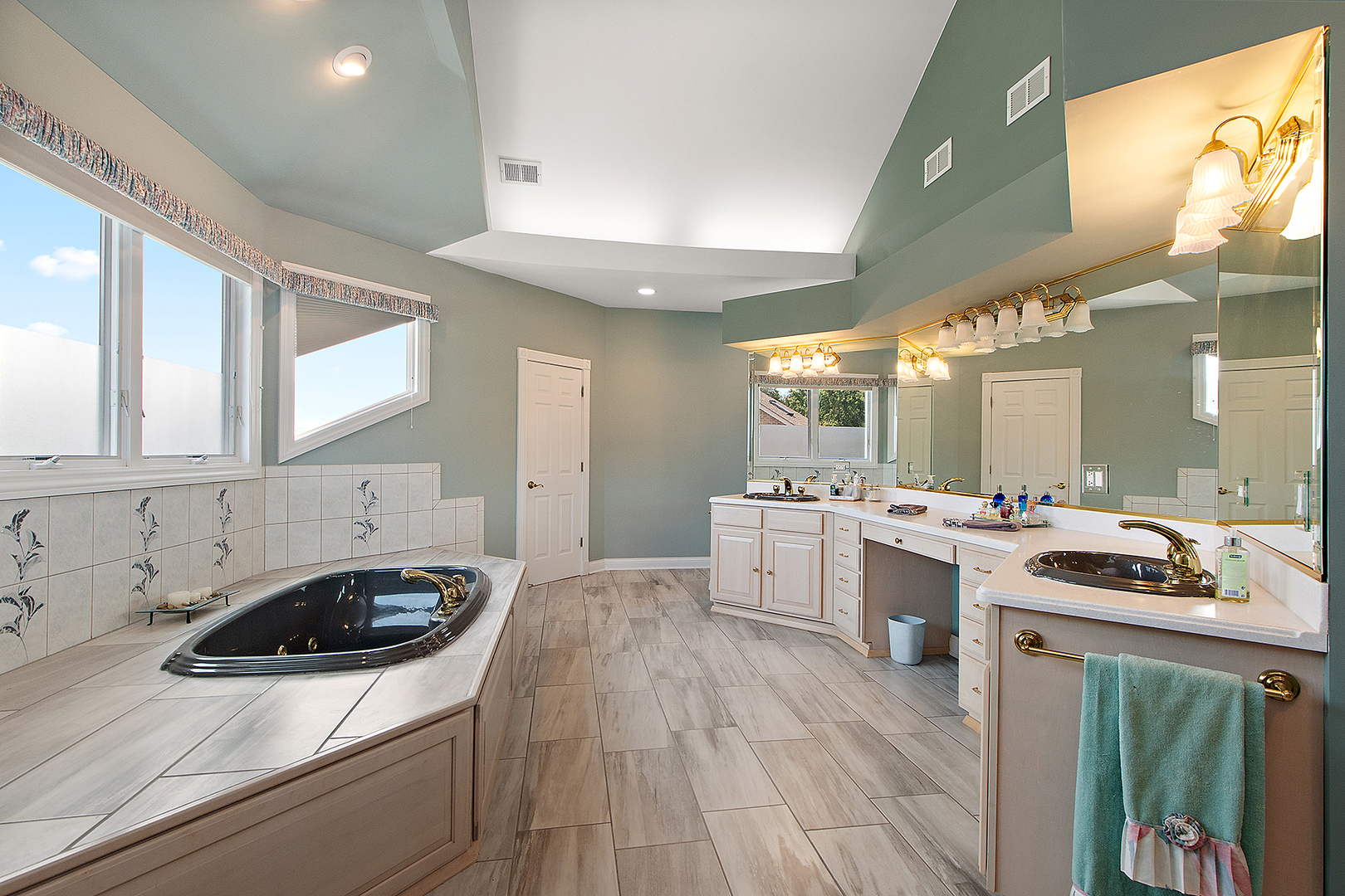 Orland Park, Illinois, 60467, United States, 5 Bedrooms Bedrooms, ,6 BathroomsBathrooms,Residential,For Sale,1976652