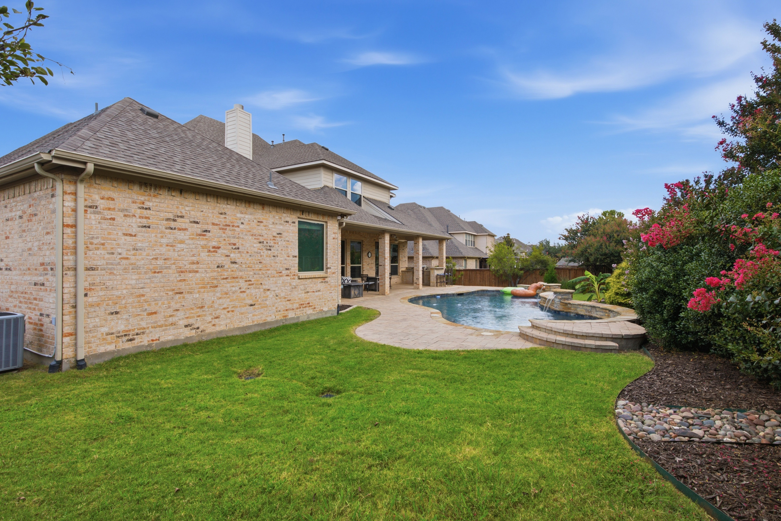  where  resort style living meets timeless design in lantana - 物件實景