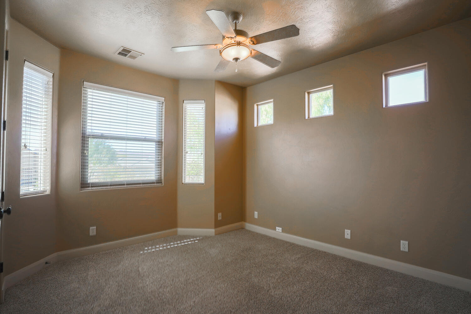 Hurricane, Utah, 84737, United States, 4 Bedrooms Bedrooms, ,Residential,For Sale,1986322