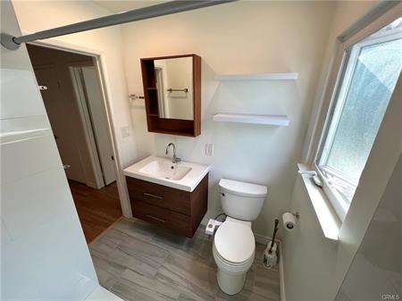 Los Angeles, California, 90016, United States, 2 Bedrooms Bedrooms, ,2 BathroomsBathrooms,Residential,For Sale,1980919