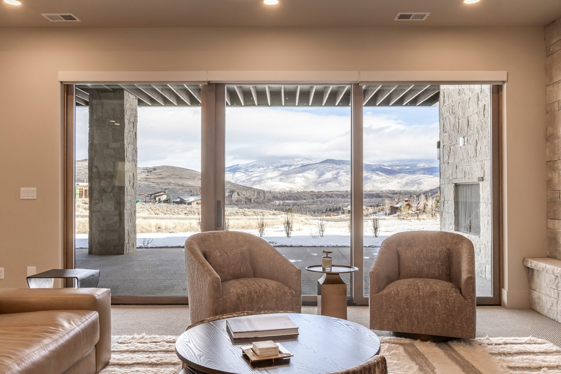  Beautiful Modern Custom Home with Rock Cliff Views at Victory Ranch - 物件實景
