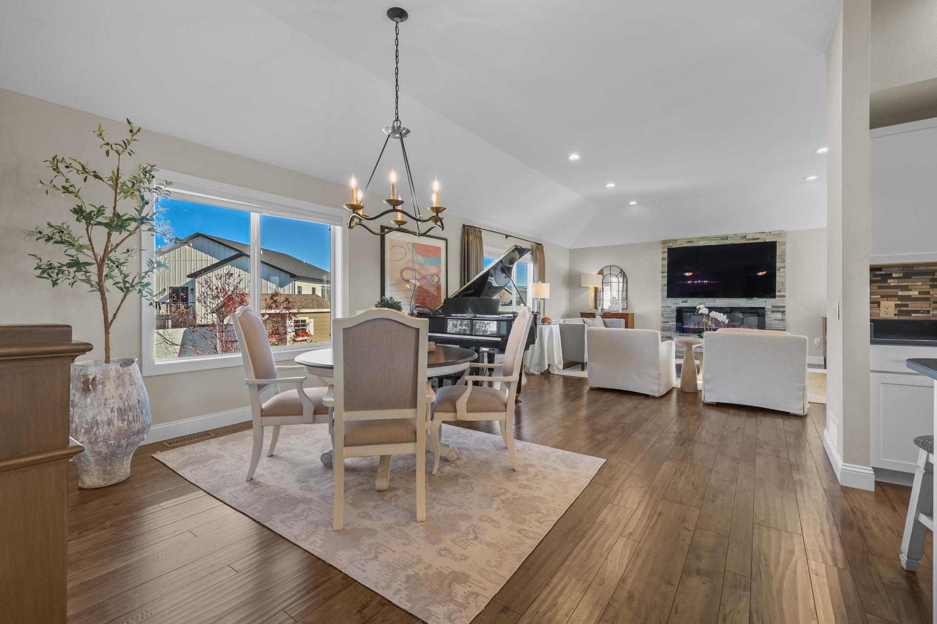 Minot, North Dakota, 58701, United States, 4 Bedrooms Bedrooms, ,3 BathroomsBathrooms,Residential,For Sale,1980886