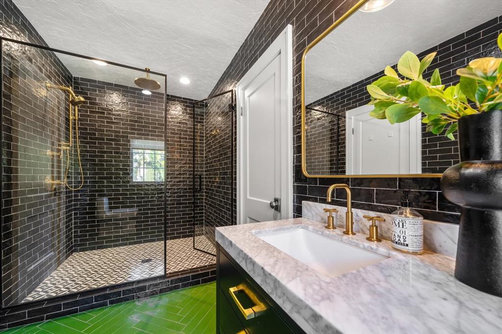 St Petersburg, Florida, 33707, United States, 5 Bedrooms Bedrooms, ,9 BathroomsBathrooms,Residential,For Sale,2000985