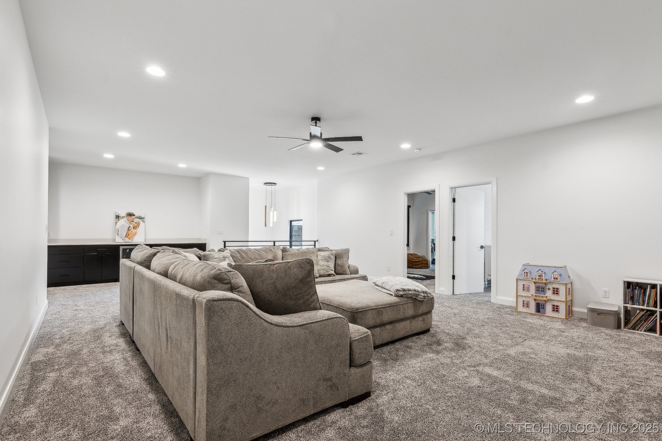 Bixby, Oklahoma, 74008, United States, 5 Bedrooms Bedrooms, ,5 BathroomsBathrooms,Residential,For Sale,1838867