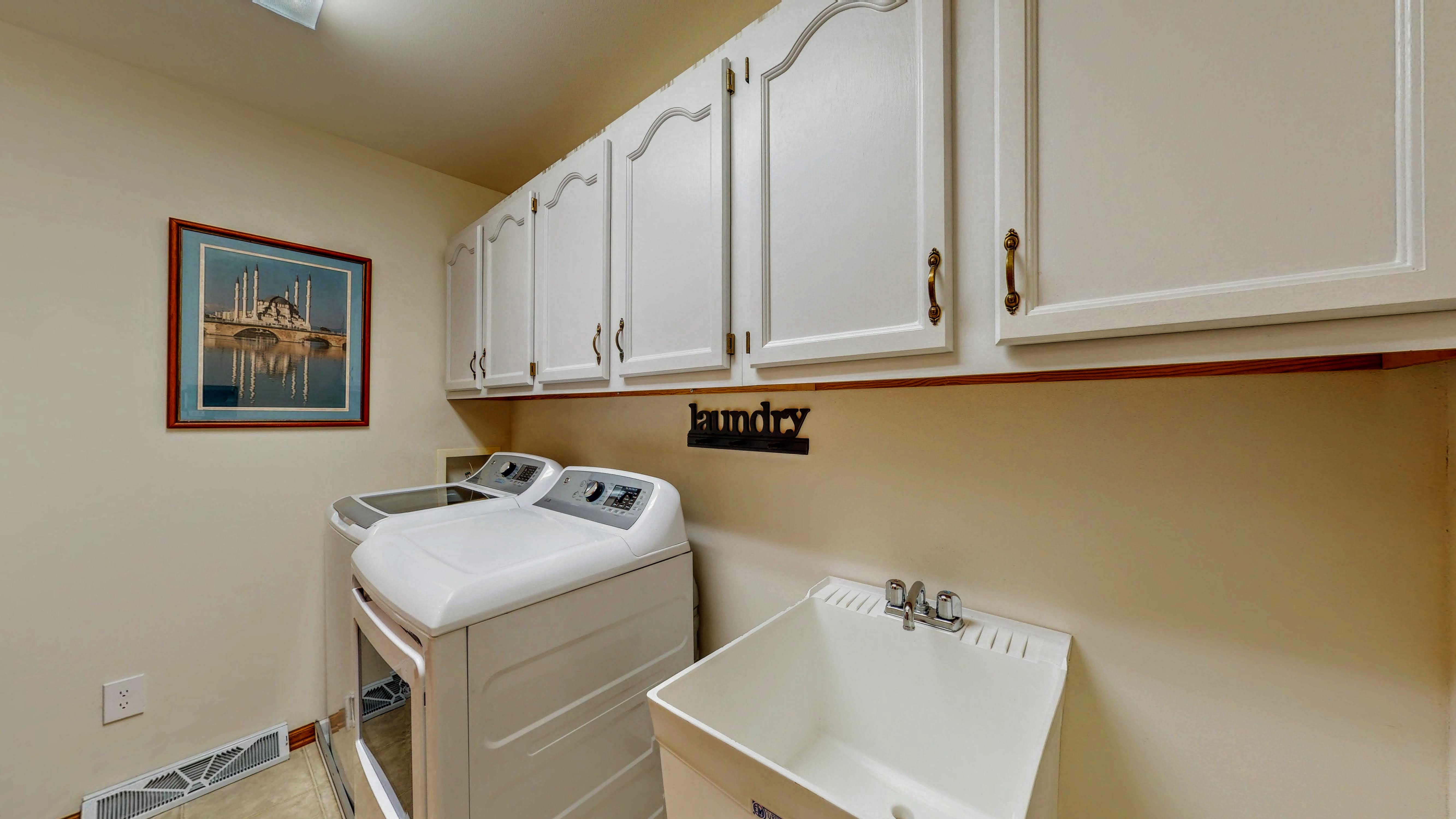 Koshkonong, Wisconsin, 53538, United States, 4 Bedrooms Bedrooms, ,4 BathroomsBathrooms,Residential,For Sale,1982148