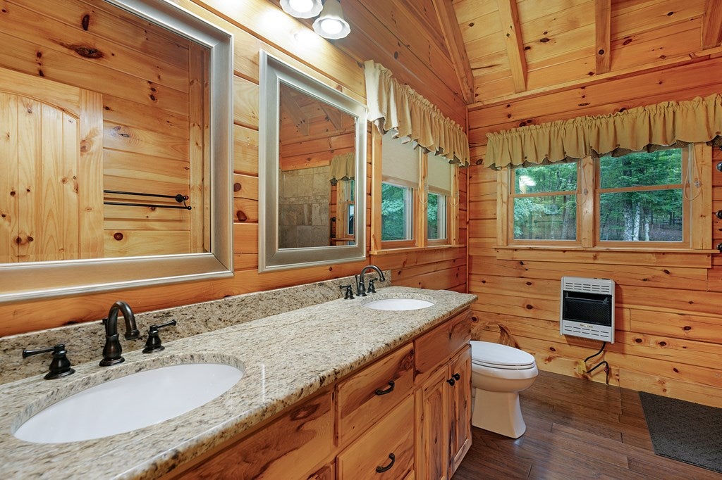 Ellijay, Georgia, 30540, United States, 3 Bedrooms Bedrooms, ,3 BathroomsBathrooms,Residential,For Sale,1837268