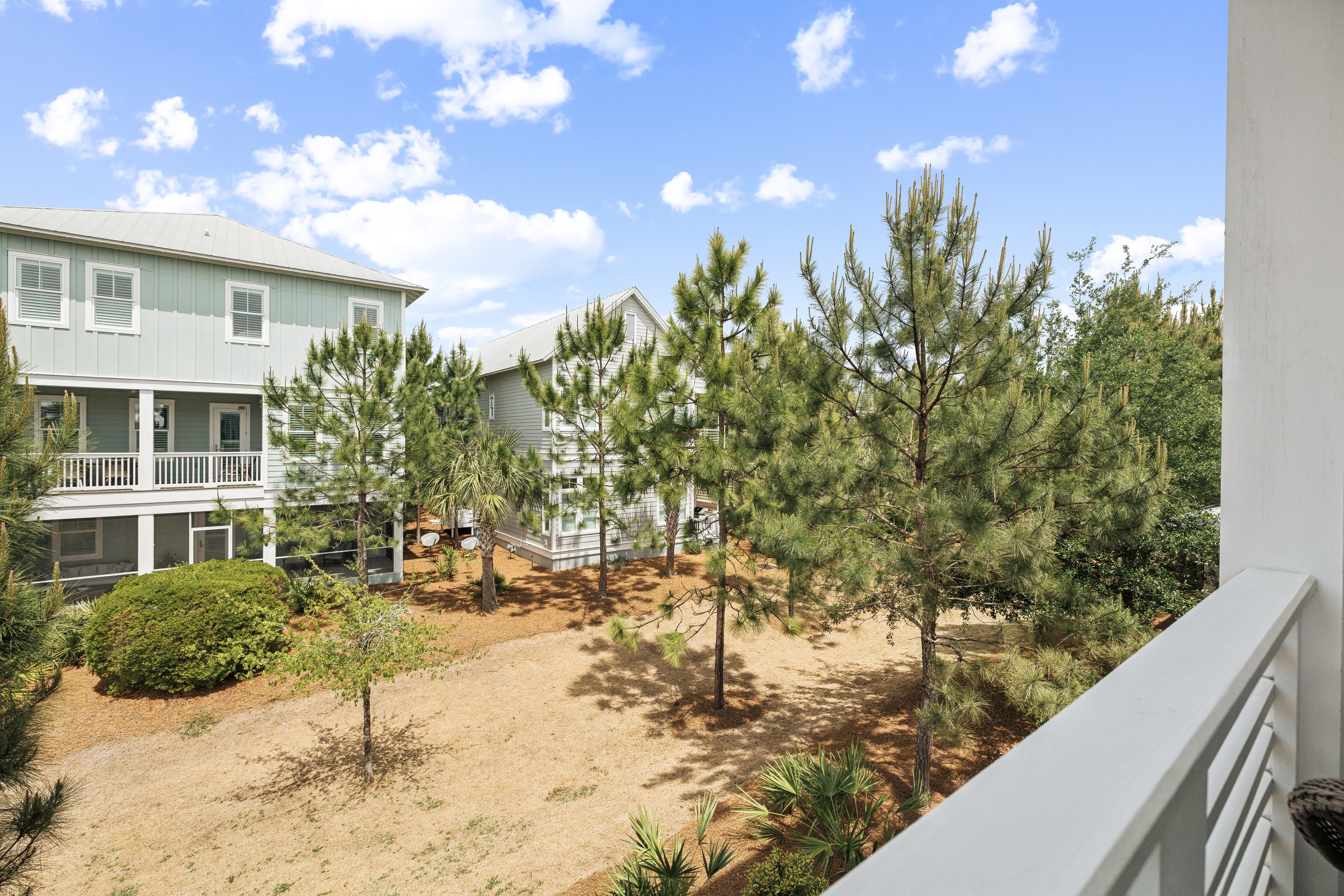  Spacious 3-Level Home With Elevator & Steps to Community Pool - 物件實景