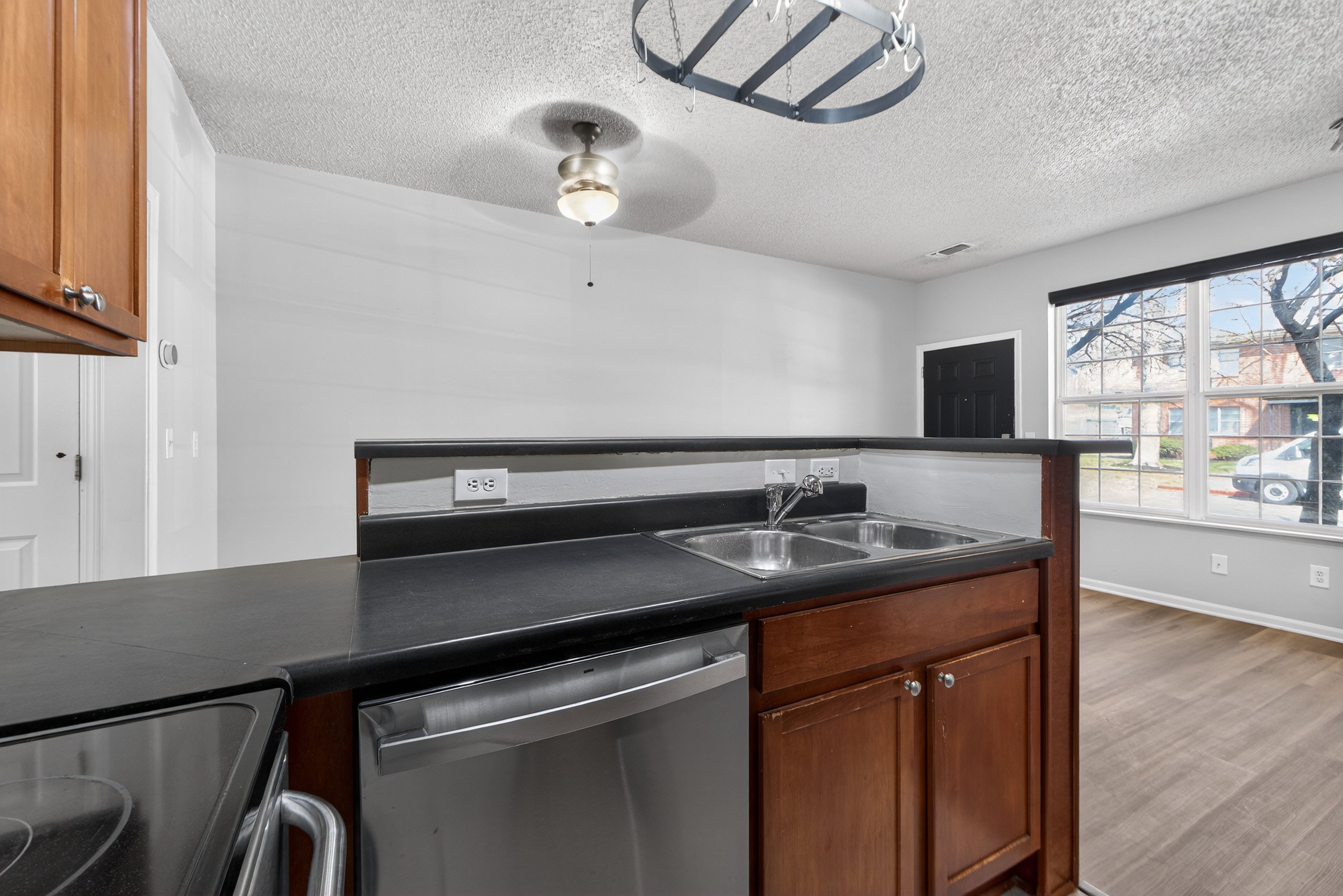  911 West 41st Place, Kansas City, MO 64111 - 物件實景