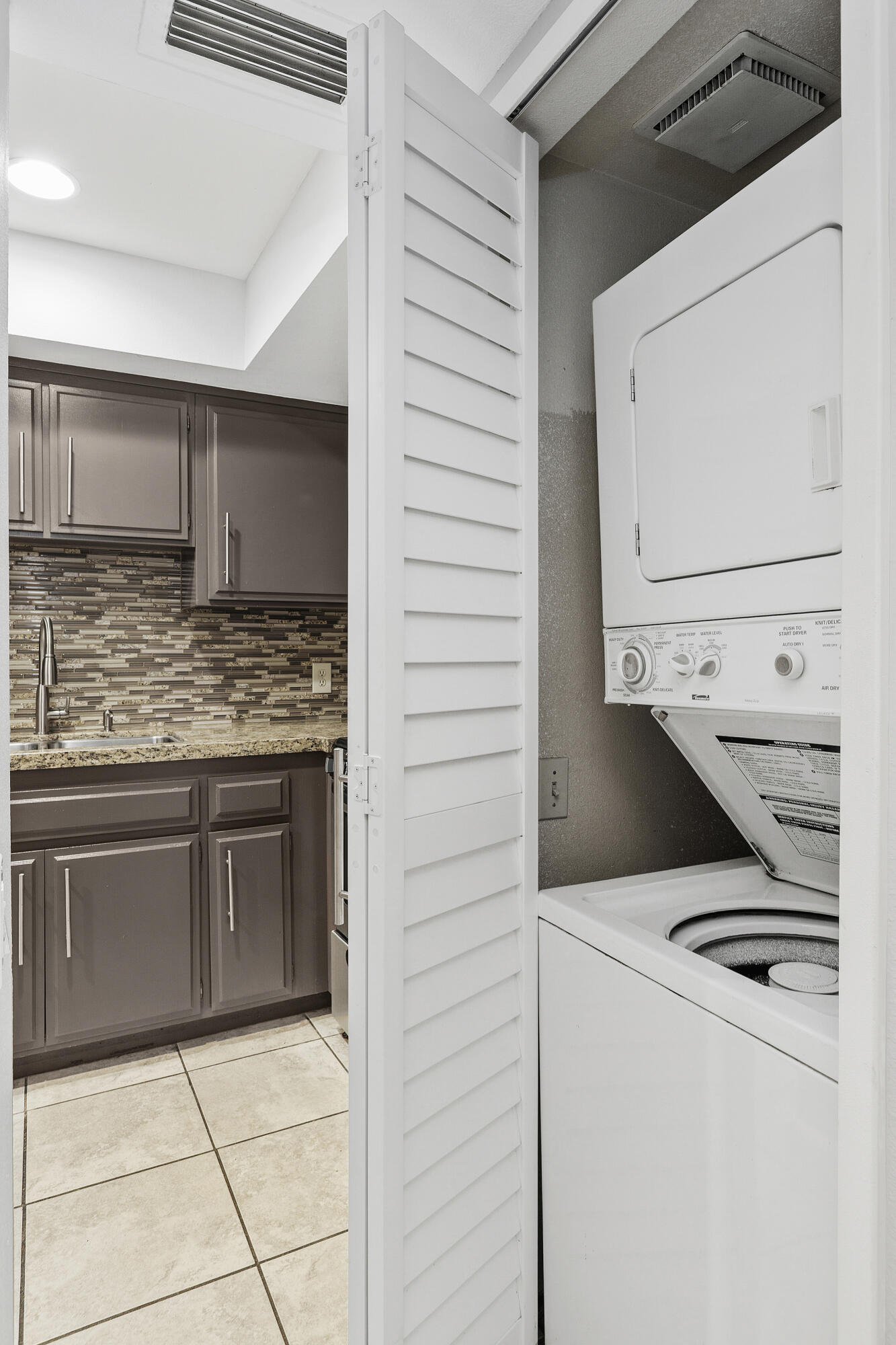 Palm Springs, California, 92264, United States, 3 Bedrooms Bedrooms, ,2 BathroomsBathrooms,Residential,For Sale,1998935