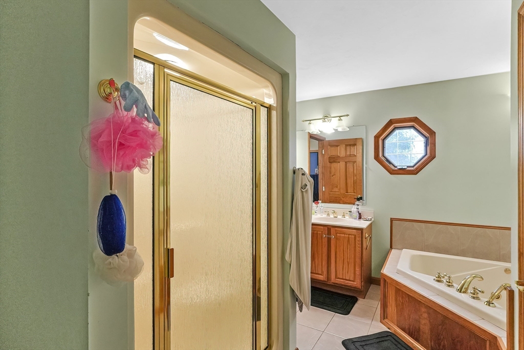 Southbridge, Massachusetts, 01550, United States, 3 Bedrooms Bedrooms, ,3 BathroomsBathrooms,Residential,For Sale,1930417