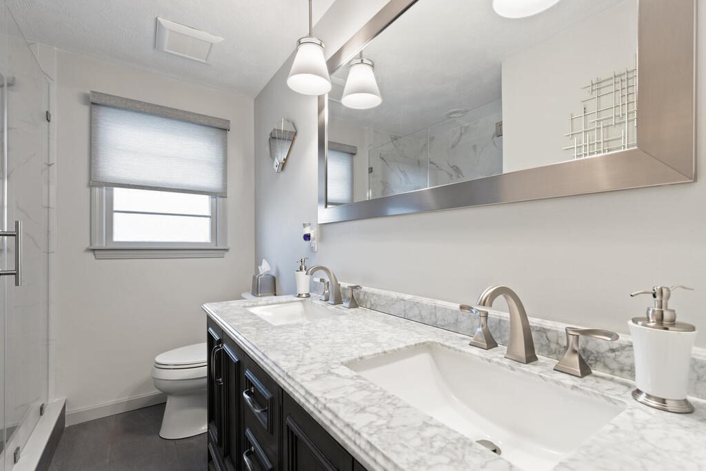Everett, Massachusetts, 02149, United States, 3 Bedrooms Bedrooms, ,2 BathroomsBathrooms,Residential,For Sale,1937012