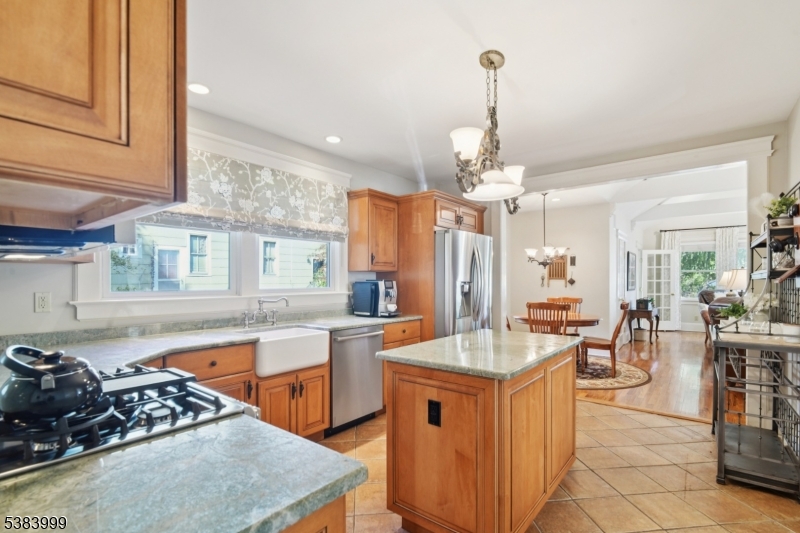 Millburn Twp., New Jersey, 07078, United States, 3 Bedrooms Bedrooms, ,3 BathroomsBathrooms,Residential,For Sale,1988129