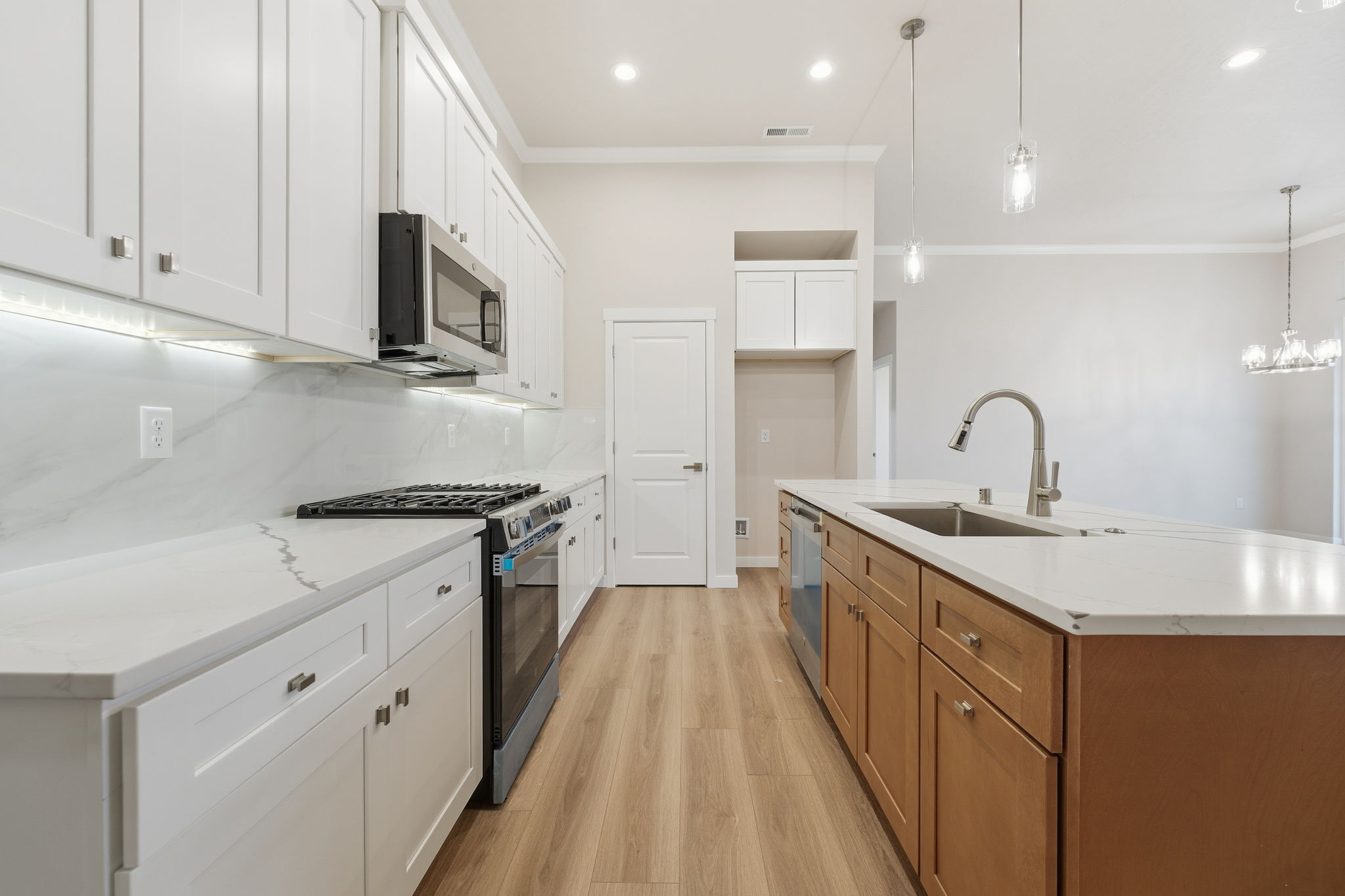  Open and Light Filled Floorplan - 物件實景