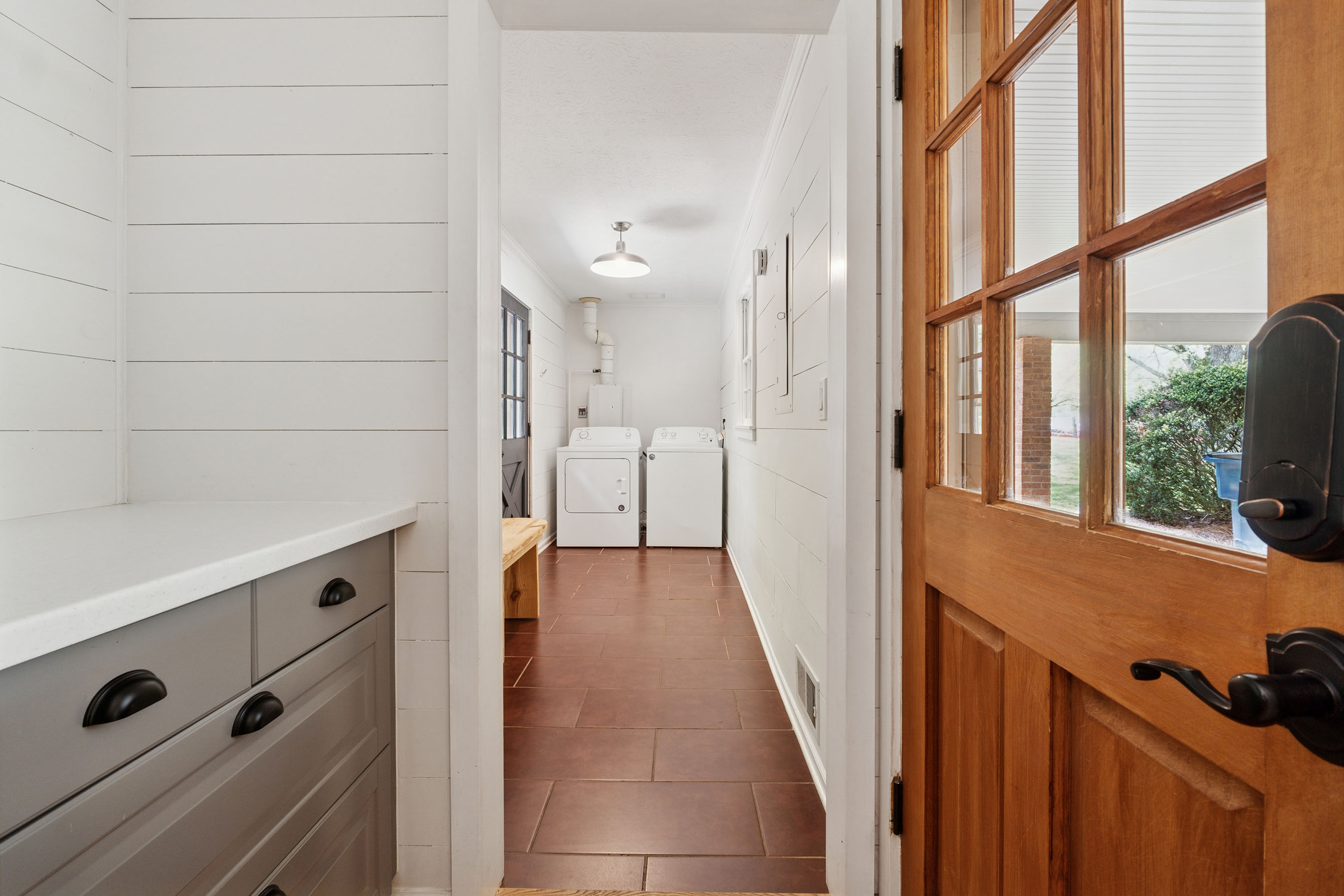  One of the Last Remaining Opportunities on Sought-After Meadow Drive in Downtown - 物件實景