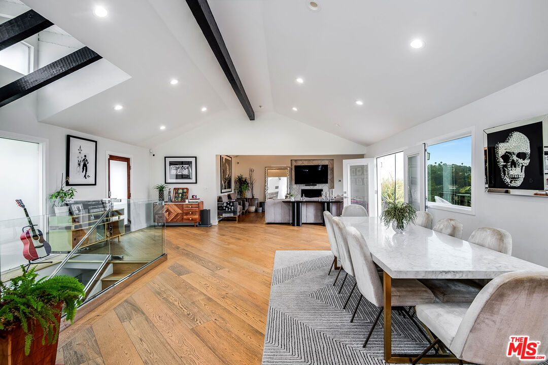 Los Angeles, California, 90068, United States, 6 Bedrooms Bedrooms, ,7 BathroomsBathrooms,Residential,For Sale,1840011