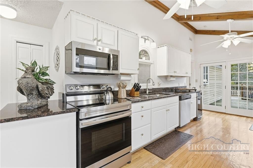 Banner Elk, North Carolina, 28604, United States, 4 Bedrooms Bedrooms, ,5 BathroomsBathrooms,Residential,For Sale,2020475