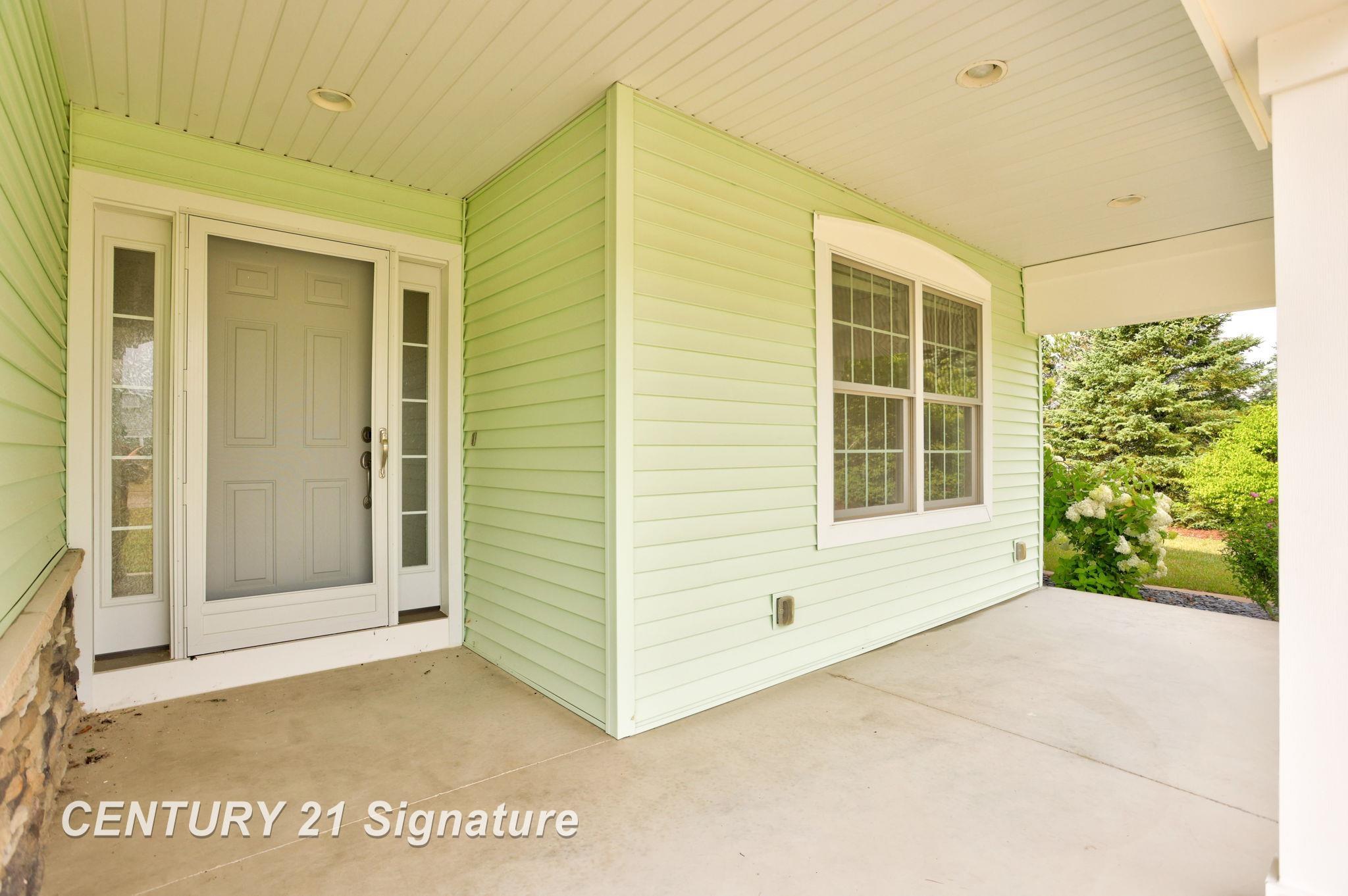 Freeland, Michigan, 48623, United States, 4 Bedrooms Bedrooms, ,3 BathroomsBathrooms,Residential,For Sale,1924442