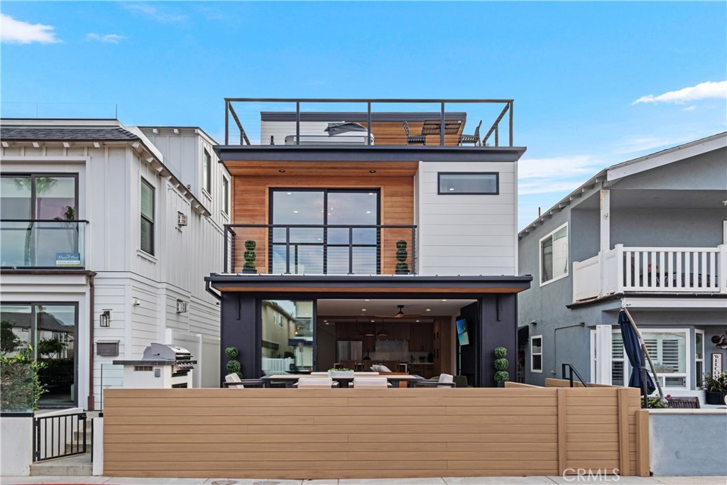 Newport Beach, California, 92663, United States, 5 Bedrooms Bedrooms, ,6 BathroomsBathrooms,Residential,For Sale,1993408