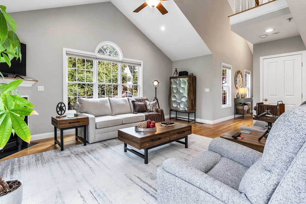 Haverhill, Massachusetts, 01832, United States, 2 Bedrooms Bedrooms, ,3 BathroomsBathrooms,Residential,For Sale,1931401
