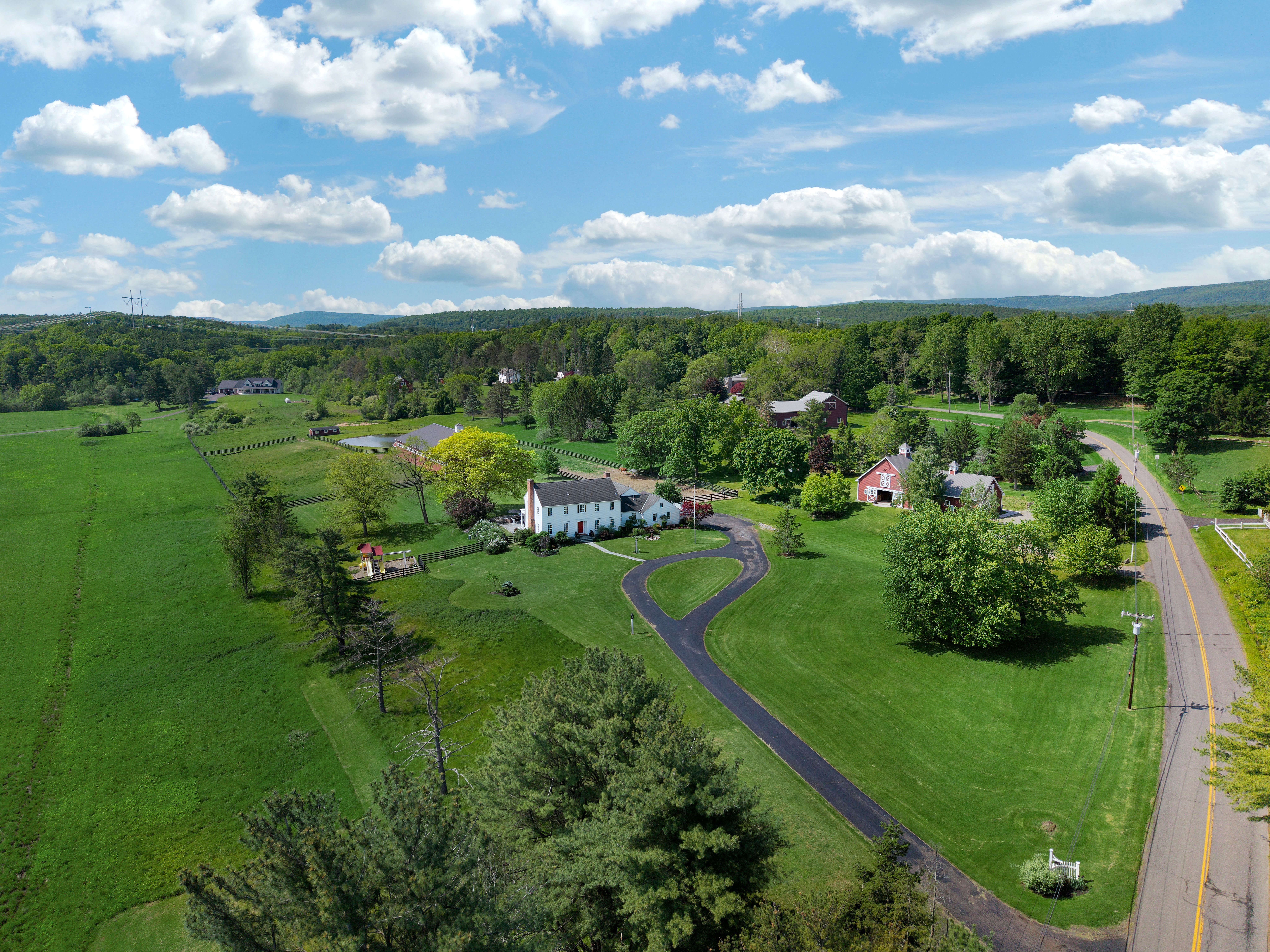  Equestrian Estate on 7 Acres - 物件實景