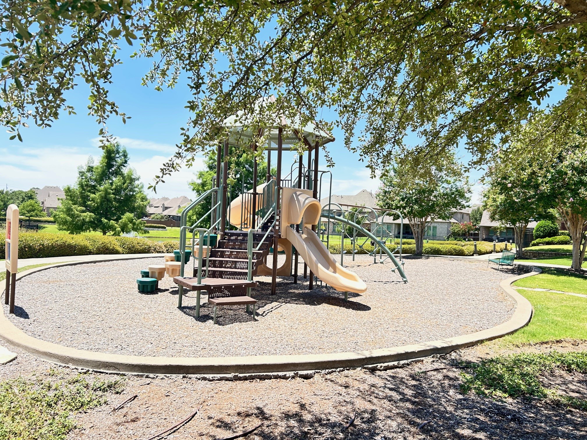 Carrollton, Texas, 75010, United States, 3 Bedrooms Bedrooms, ,2 BathroomsBathrooms,Residential,For Sale,1901690