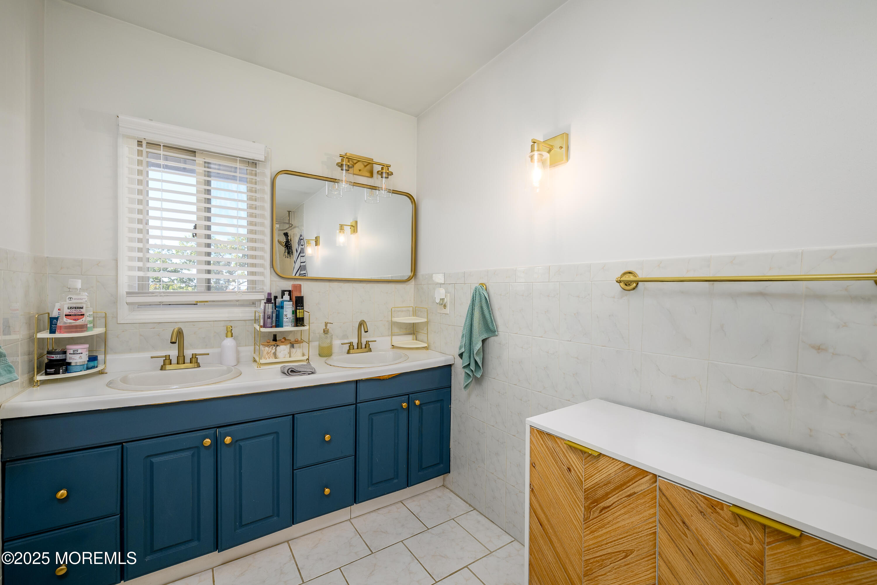 Red Bank, New Jersey, 07701, United States, 2 Bedrooms Bedrooms, ,3 BathroomsBathrooms,Residential,For Sale,1970602